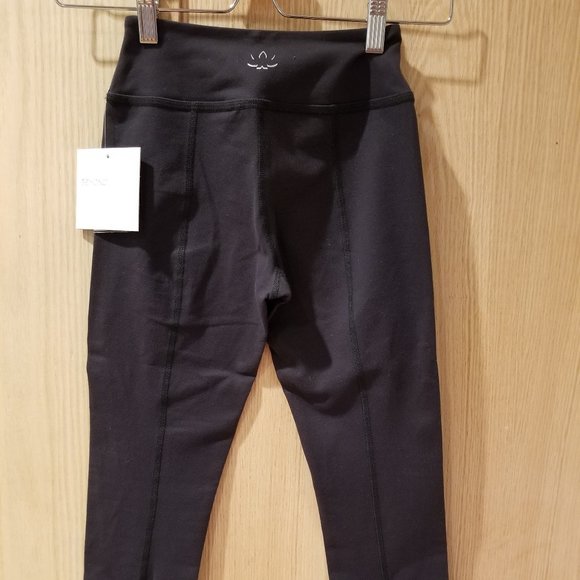 Beautiful Capri activewear - Picture 1 of 3